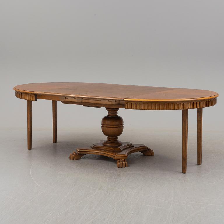 an oak dining table, first half of the 20th century.