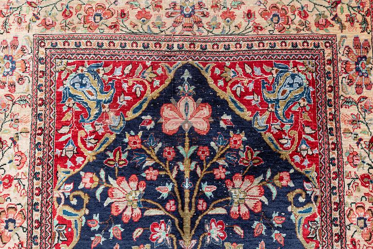 Carpet, Ghom, semi antique. 120 x 80 cm.