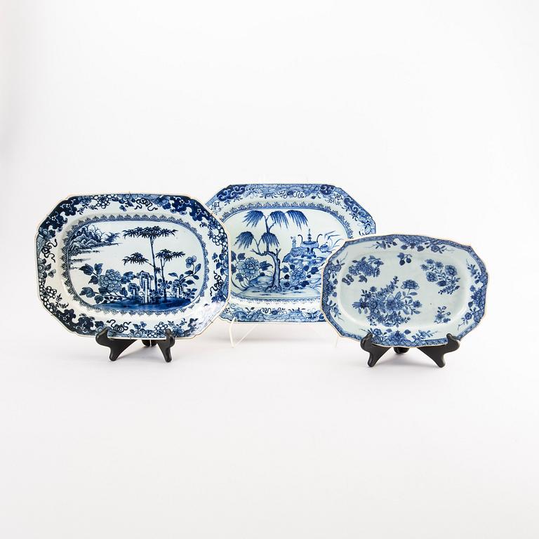 A set of three Chinese Qianlong porcelain plates.