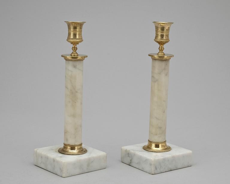 LJUSSTAKAR, ett par, sengustavianska, sekelskiftet 1700/1800.