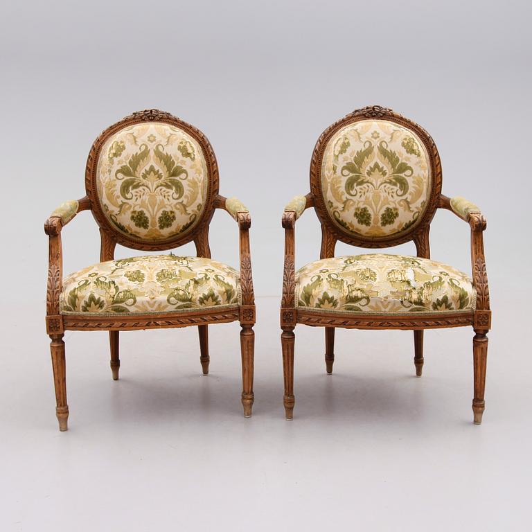 KARMSTOLAR, 1 par, gustaviansk stil, 1900-talets andra hälft.