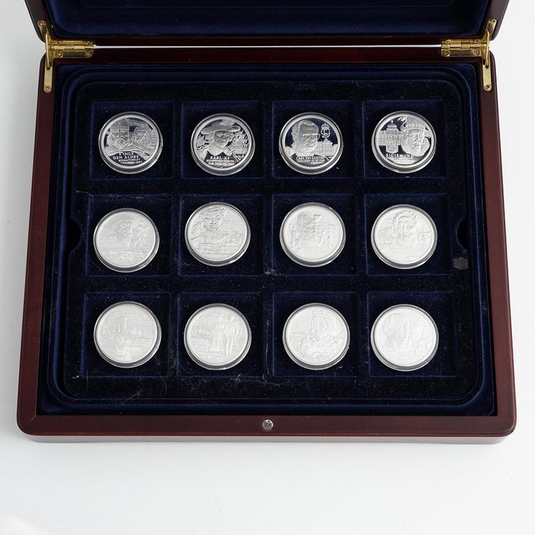 A set of 36 silver commeroative medals of Swedish kings and queens.