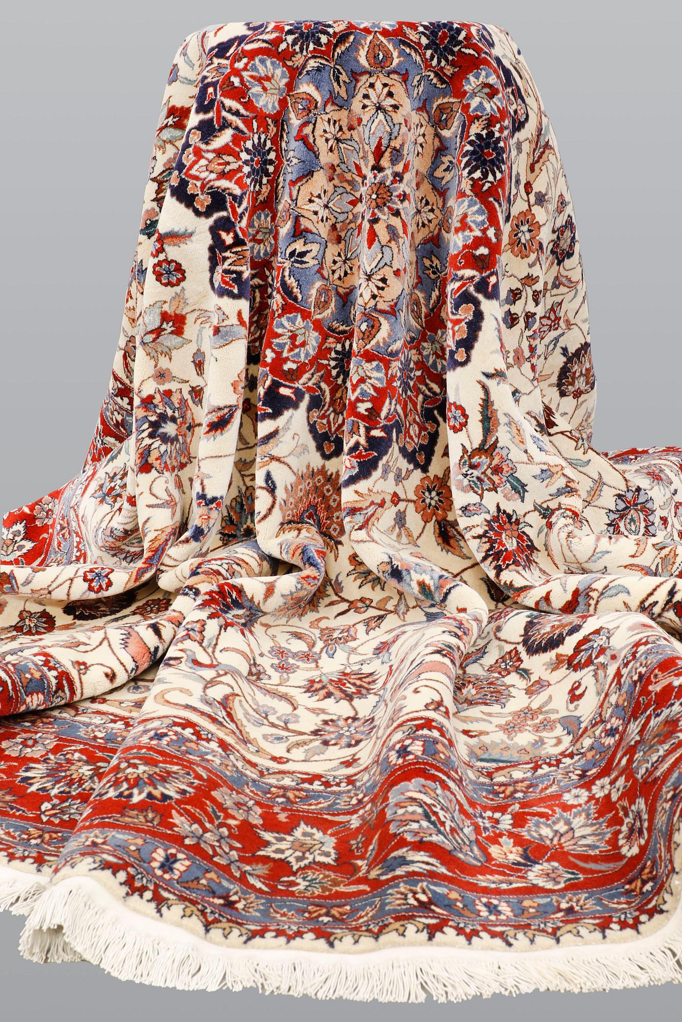 A rug, Figural Orientalisk Rund,  Diameter ca 267 cm.