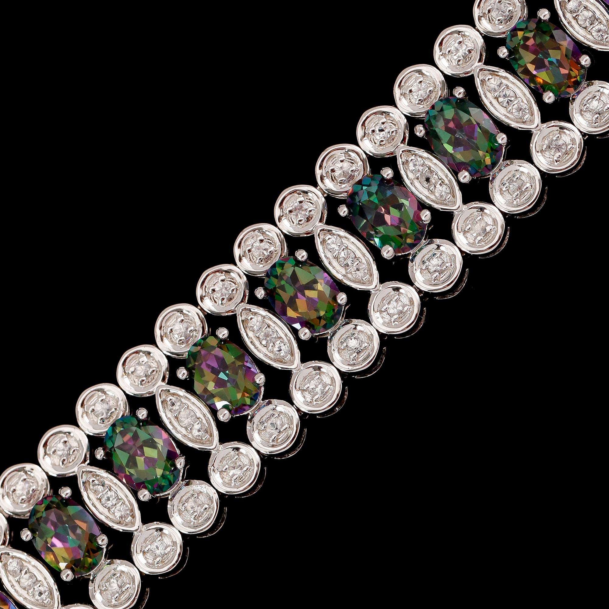 ARMBAND, sterlingsilver, vita och färgade topaser tot ca 25.00 ct.