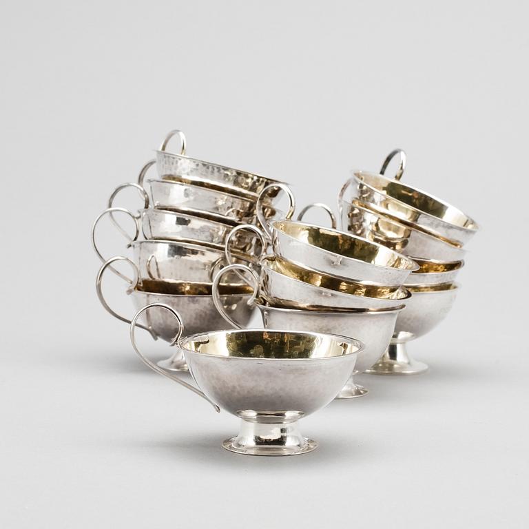 PUNSCHKOPPAR, 13 st, silver, varav 7 st Fritz Olsson, Luleå, 1900-tal. Totalvikt ca 469 gram.