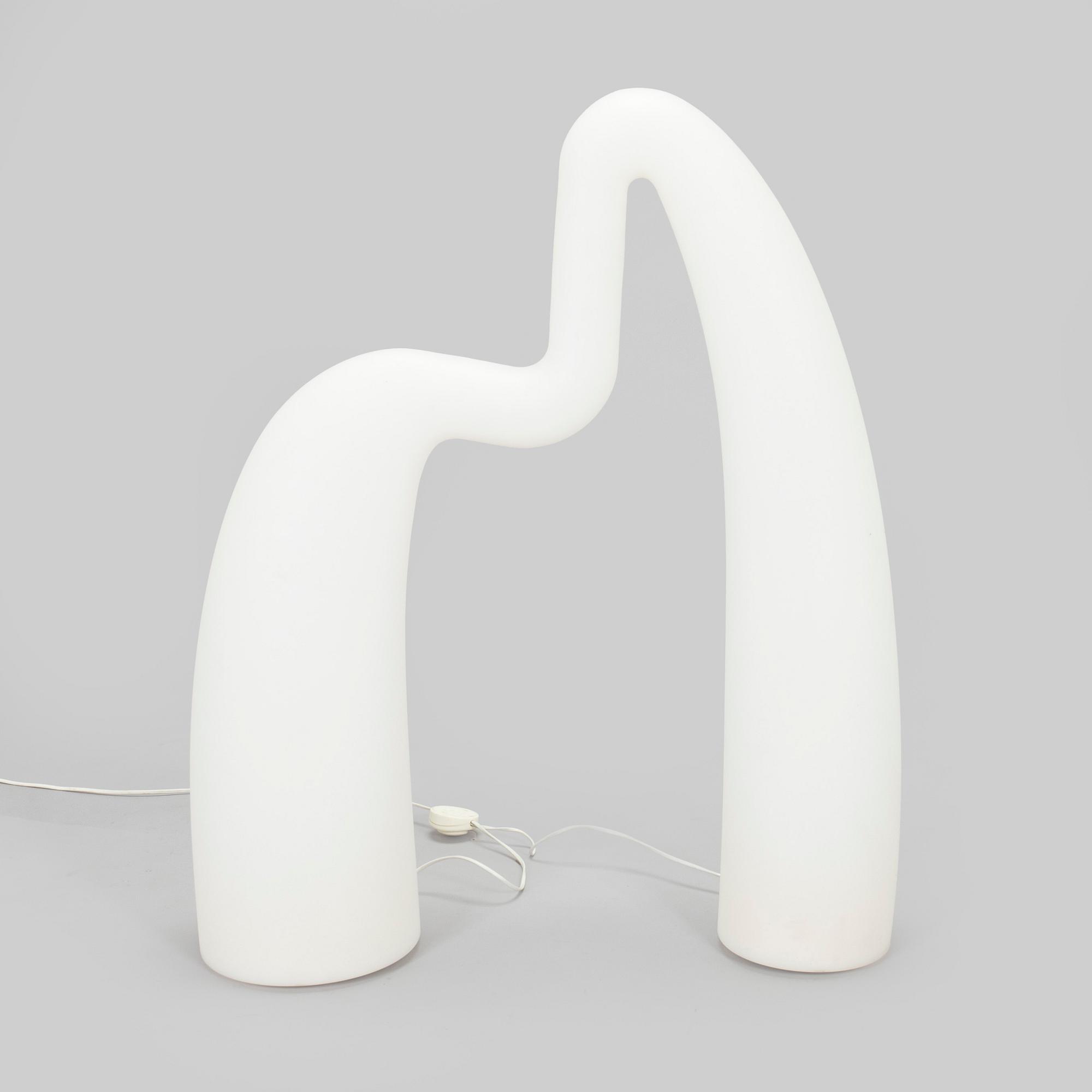 Eero Aarnio, lattiavalaisin "Flamingo", Melaja Oy.