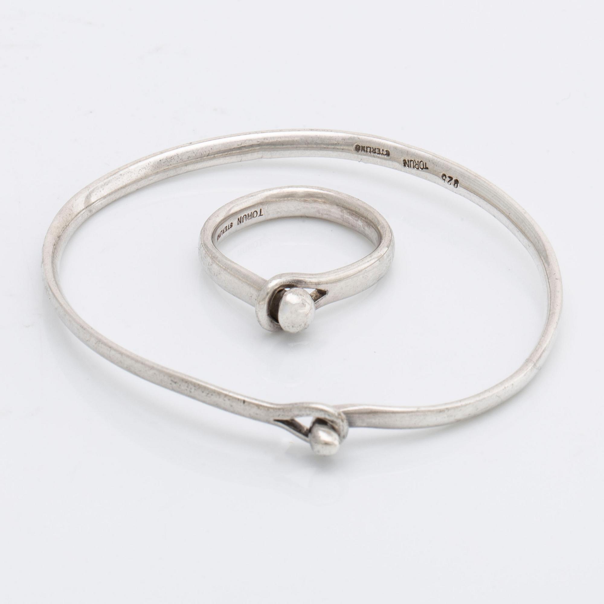 Vivianna Torun Bülow-Hübe armring och ring sterling silver, marked Torun sterling.