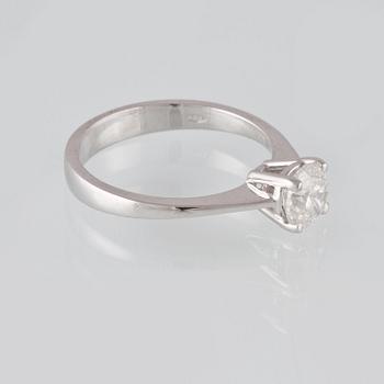 RING, 18K vitguld med briljantslipad diamant 1.00 ct, Milano, Italien. Vikt 3,5 gram.