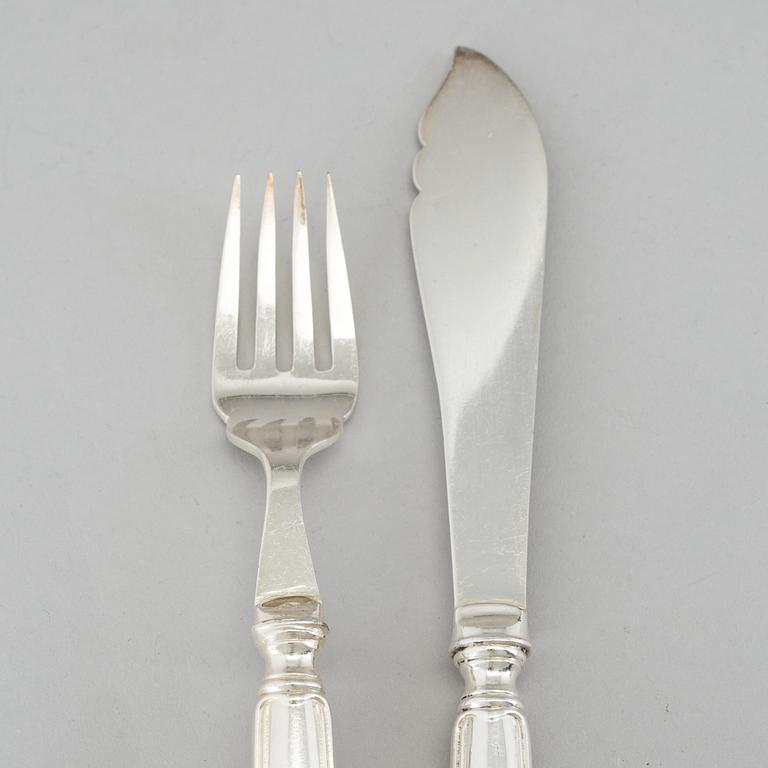 A SET OF 24 PLATE FISH KNIVES AND FORKS, first half of the 20th century.