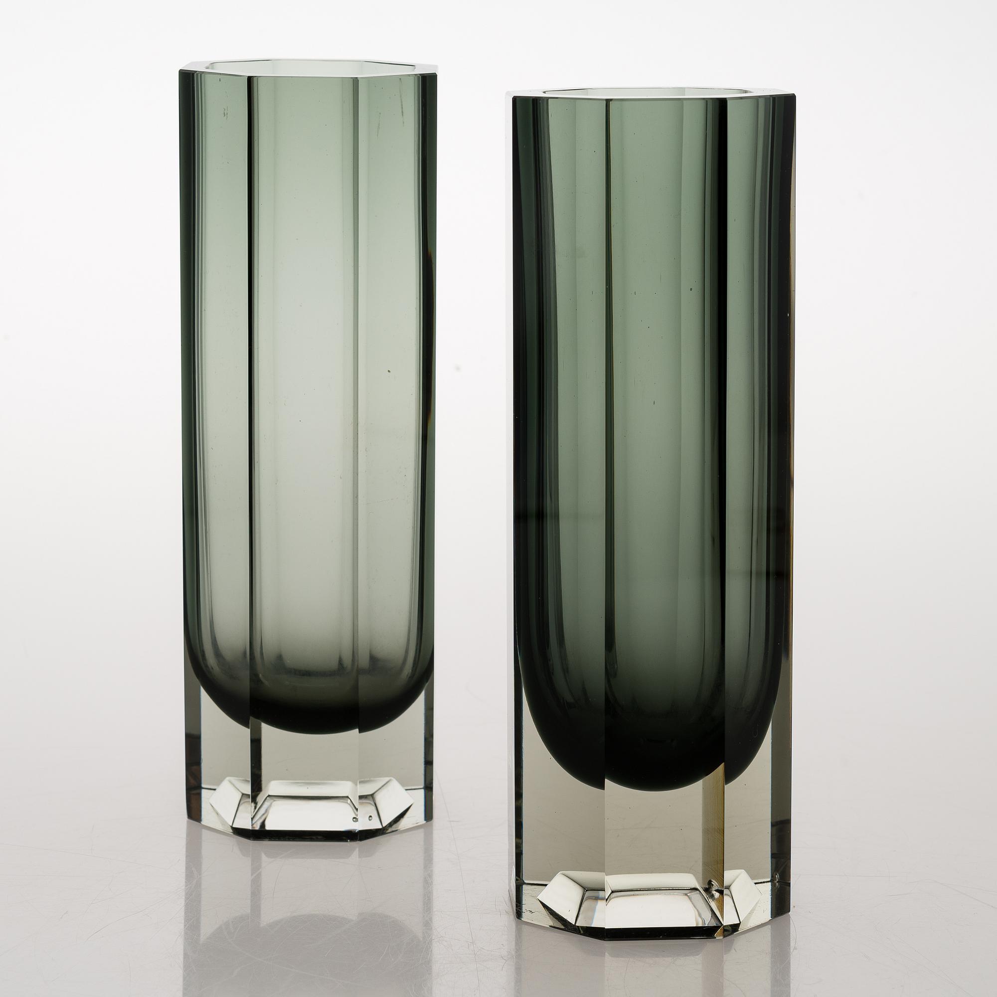 KAJ FRANCK, Two glass vases "Pilari". Signed Kaj Franck Nuutajärvi Notsjö -64.