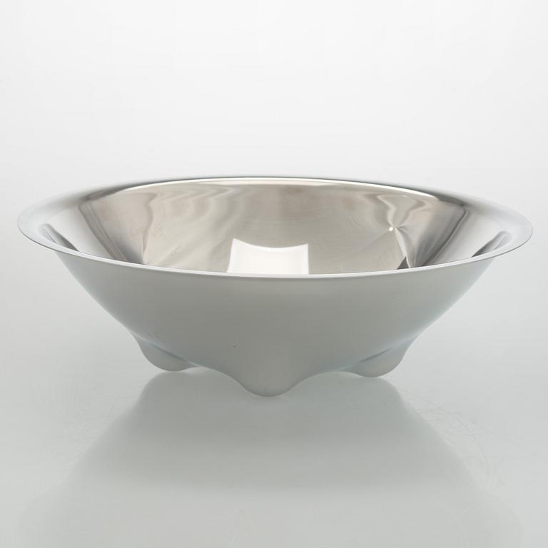 Stefan Lindfors, a stainless steel salad bowl with servers, Hackman, late 20th century.
