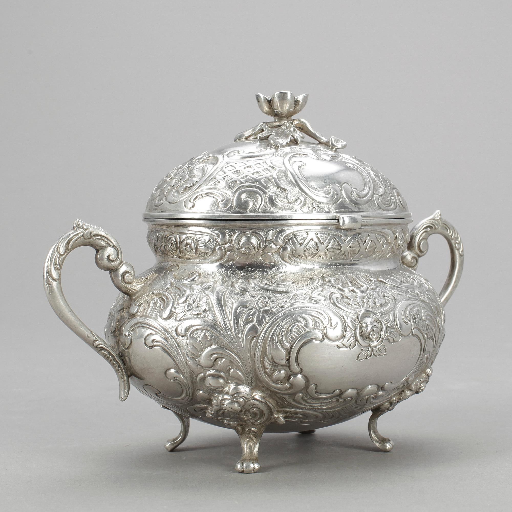 SOCKERSKÅL, silver, rokokostil, importstämplar, tot ca 354 gram.