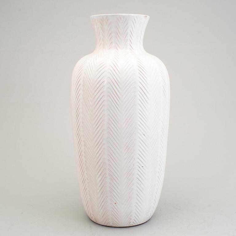 A porcelain vase by Anna-Lisa Thompson, 20th century.