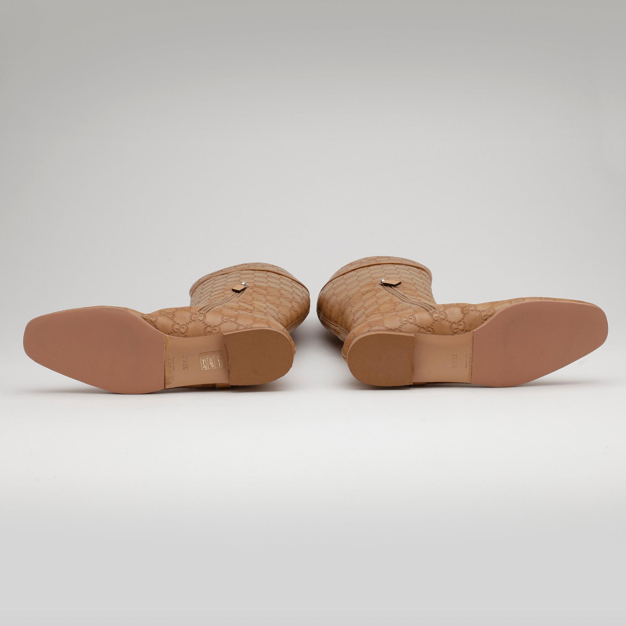 GUCCI, ett par stövlar.