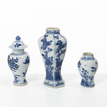 A group of three blue and white minitature vases, Qing dynasty, Kangxi (1662-1722).