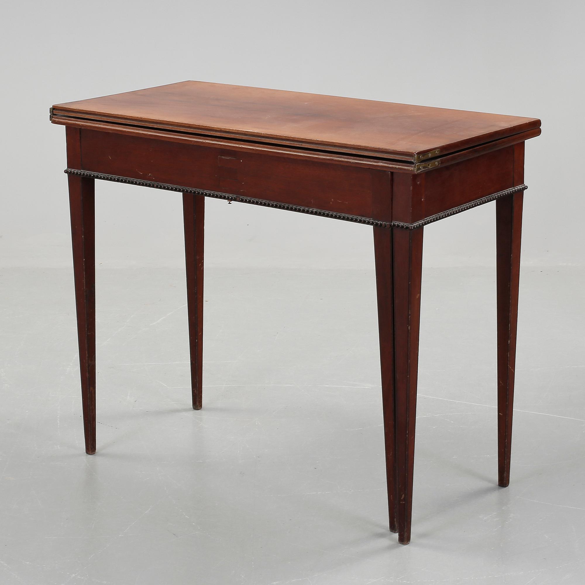 SPELBORD, sengustavianskt, 1810-20-tal.