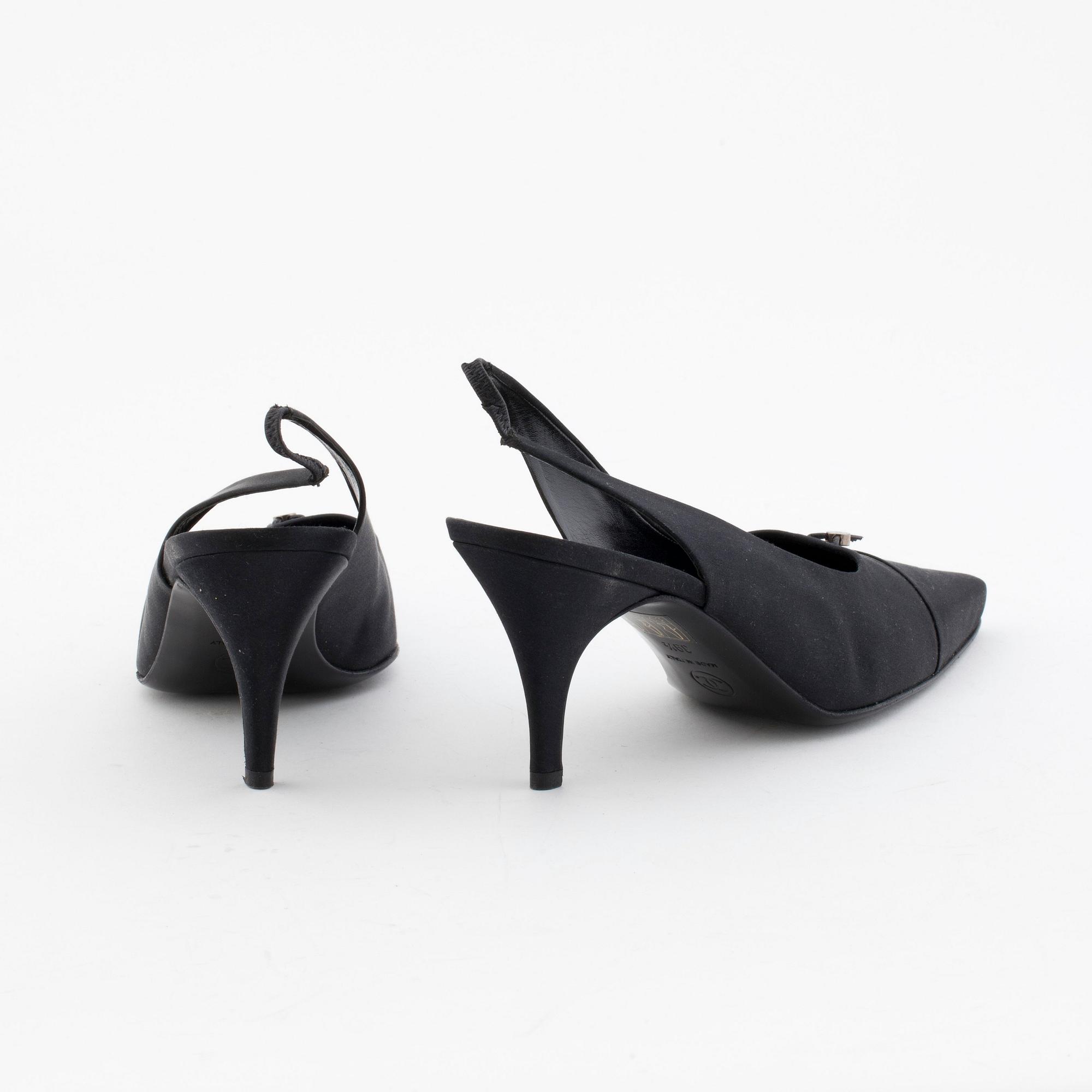 CHANEL, ett par slingbacks.