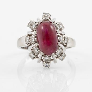 Ring in 18K gold set with a cabochon-cut ruby and round brilliant-cut diamonds.