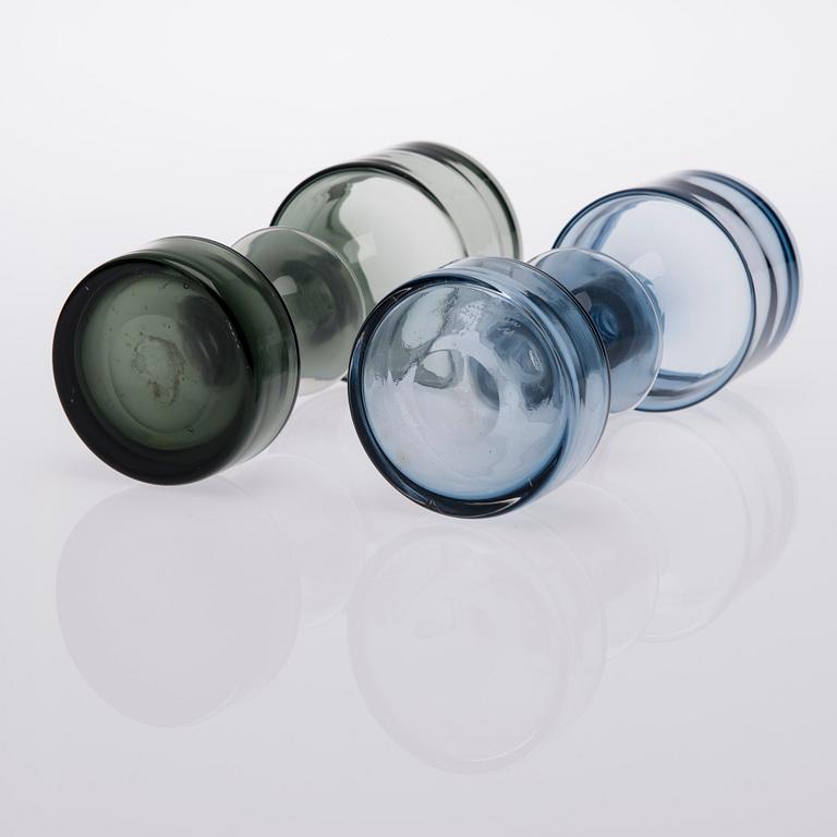 KAJ FRANCK, VASER 2 st, glas, "Hyrrä" KF245, signerade. Nuutajärvi, 1960-tal.