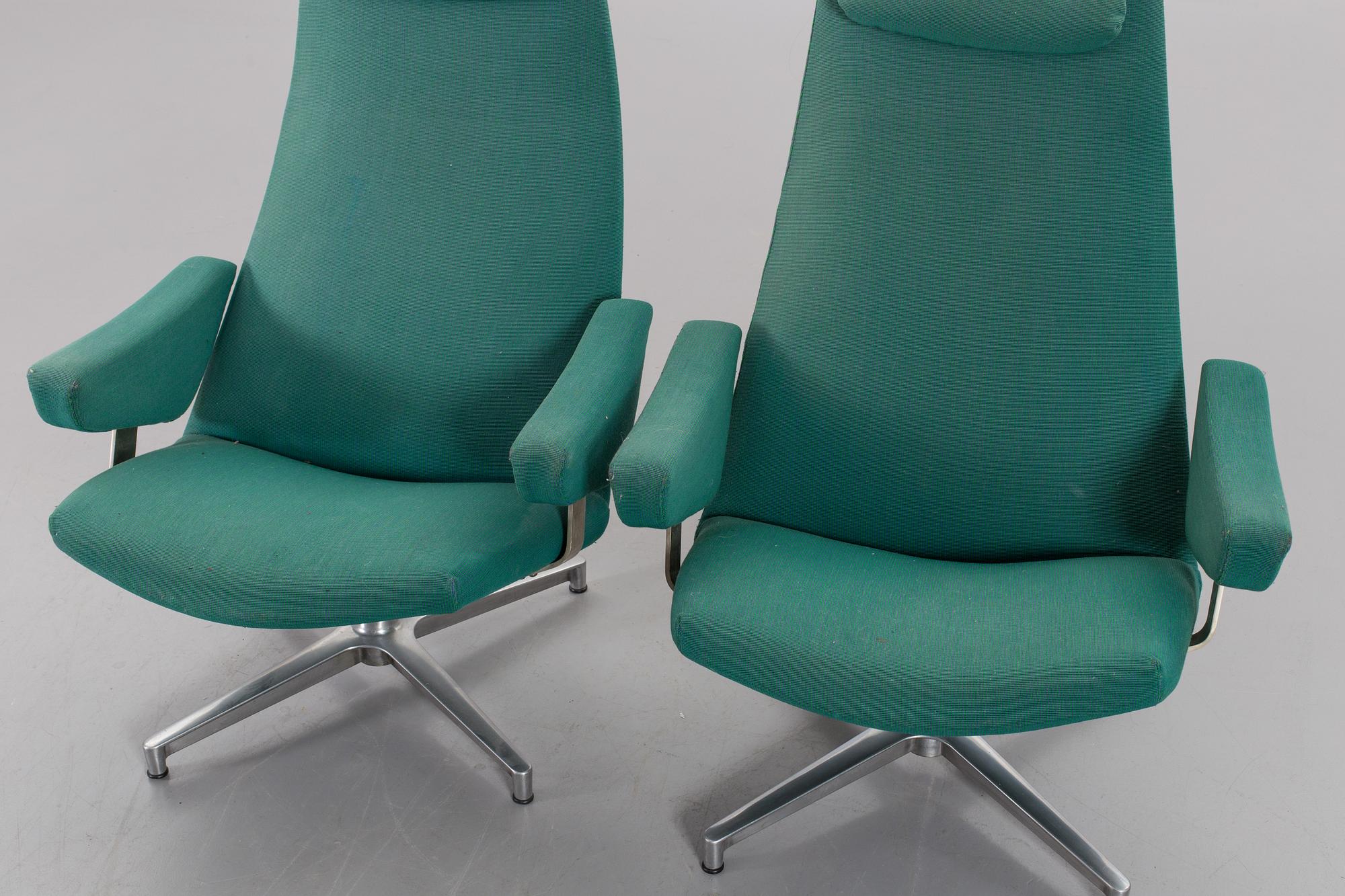 a pair of armchairs, "Contourette", 
Dux, late 20th century,.