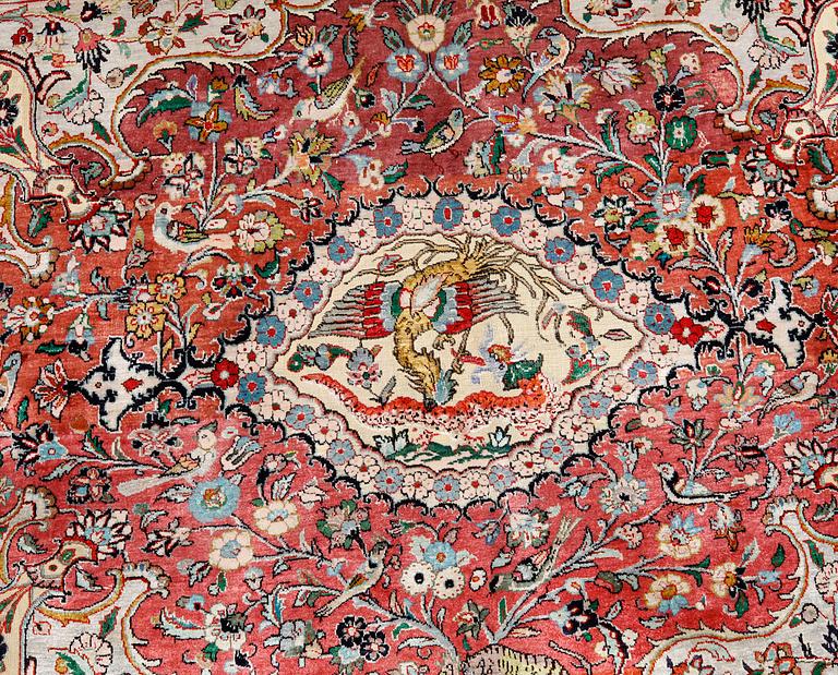 figural silk Tabriz, part silk, ca 157 x 125 cm.