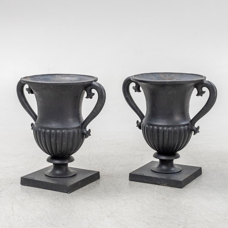 Urnor, ett par, "Prakturnan", Byarums Bruk, 2000-tal.