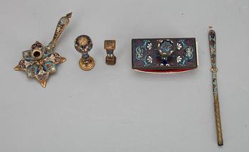 SKRIVBORDSSET, 5 delar, mässing samt cloisonné emalj, 1800-talets slut.