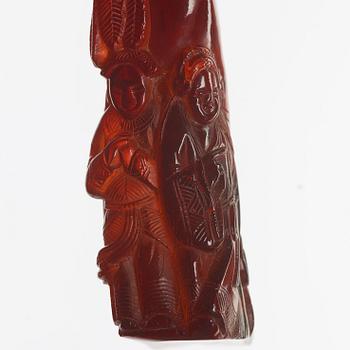 An amber carving of a couple under a willow tree, Qing dynasty (1644-1912).