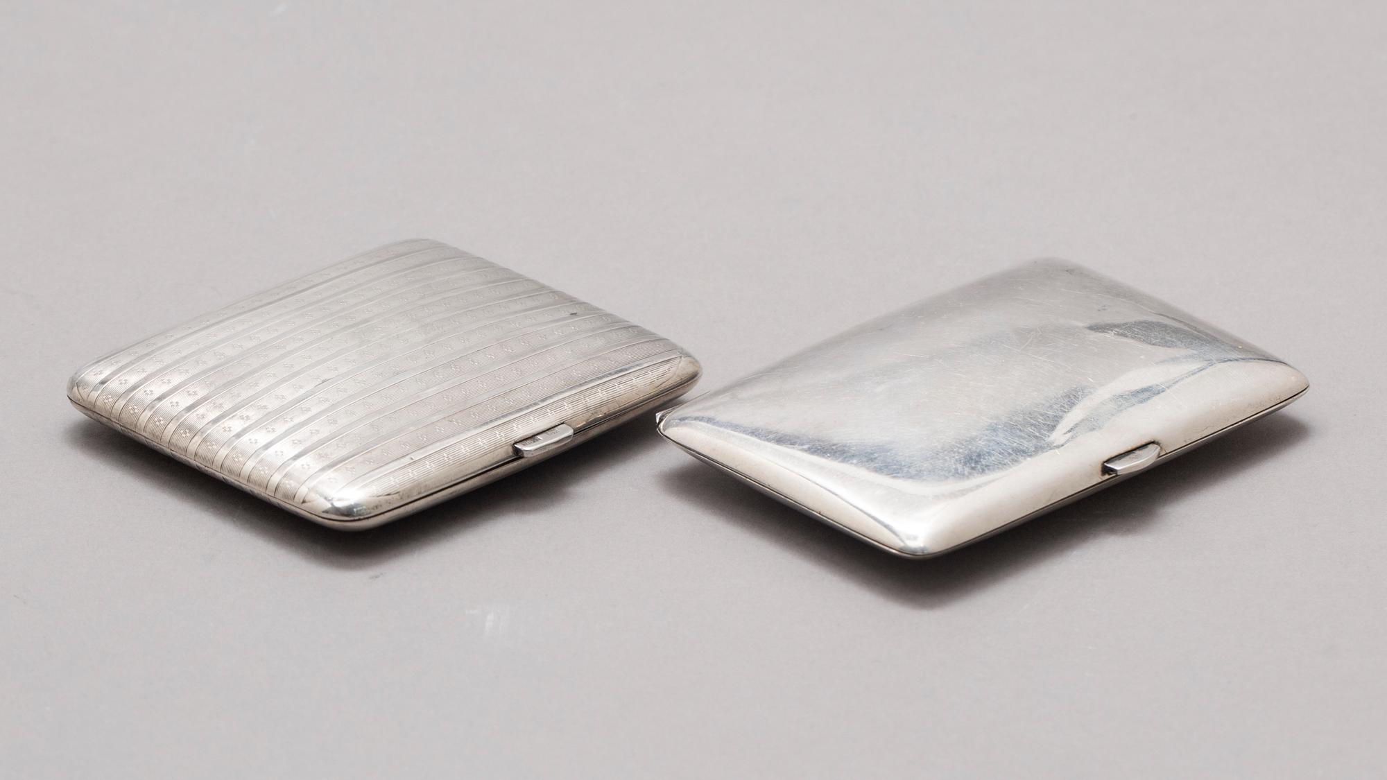 CIGARETTETUI, 2 st, silver. Svenska importstämplar. Vikt ca 142 g.