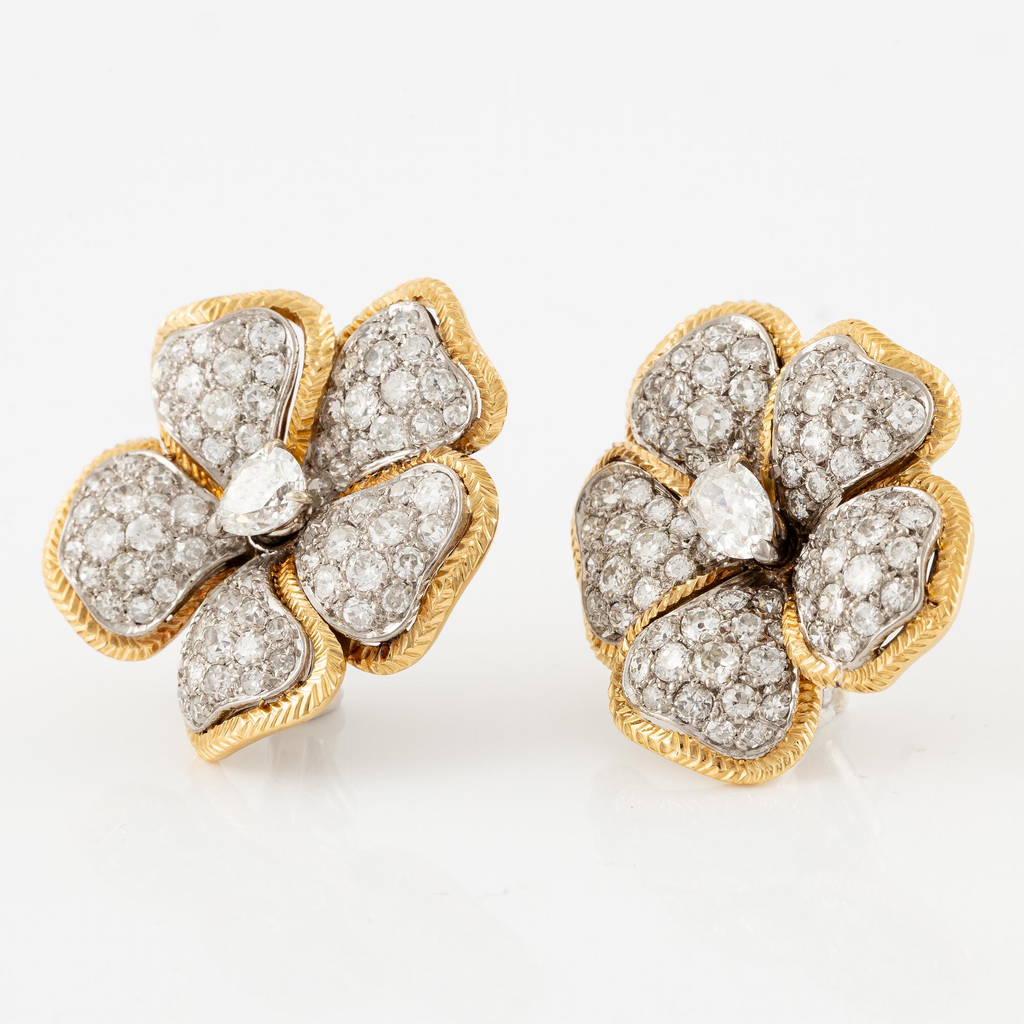 A pair of earrings in 18K gold and white gold set with old-, round brilliant and eight-cut diamonds.