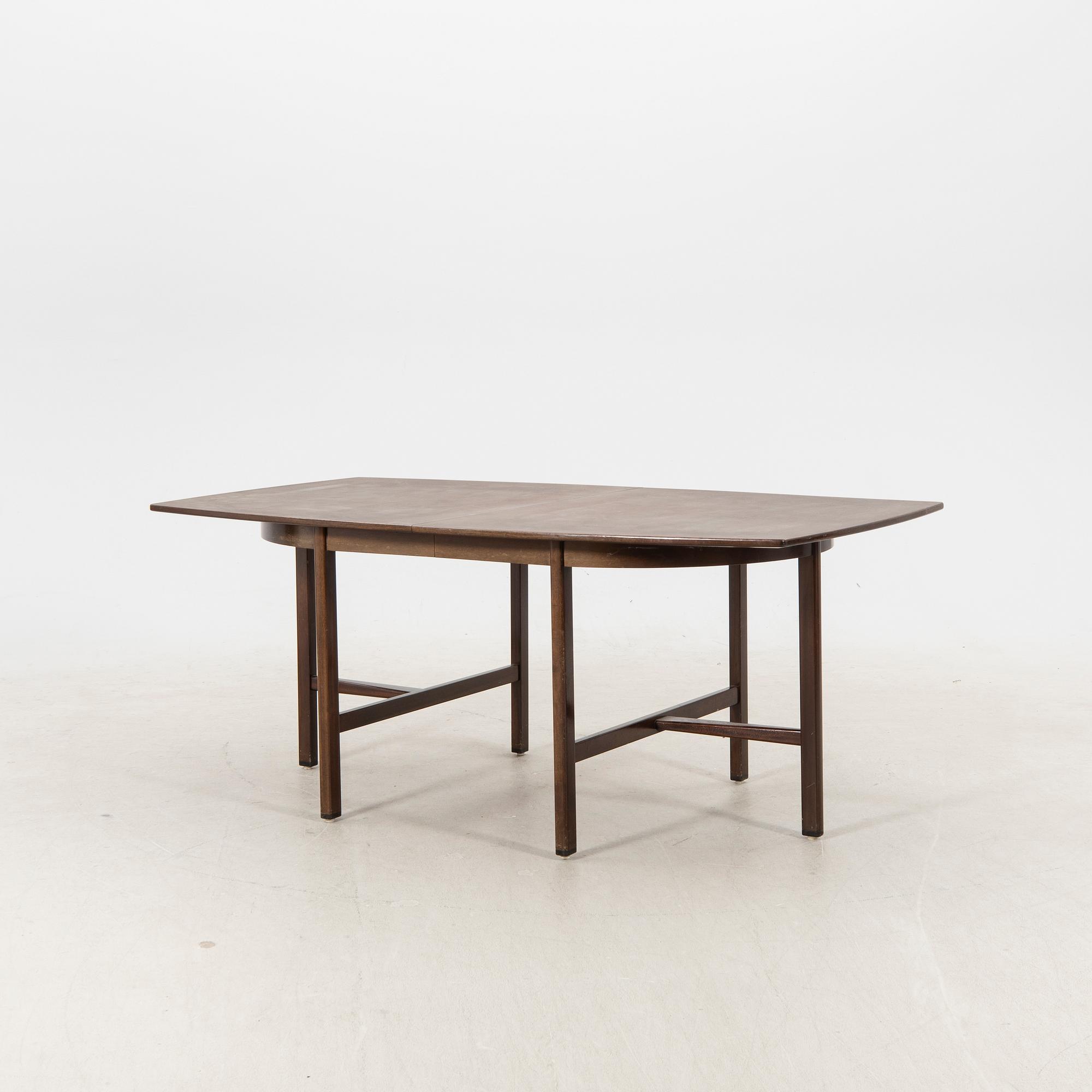 A table and four chairs in lacquered mahogany by David Rosén, "Triva-diné", middle of the 20th century.