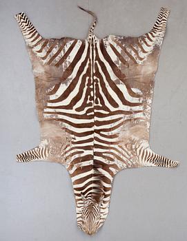 MATTA, zebraskinn, ca 295 x 210 cm.