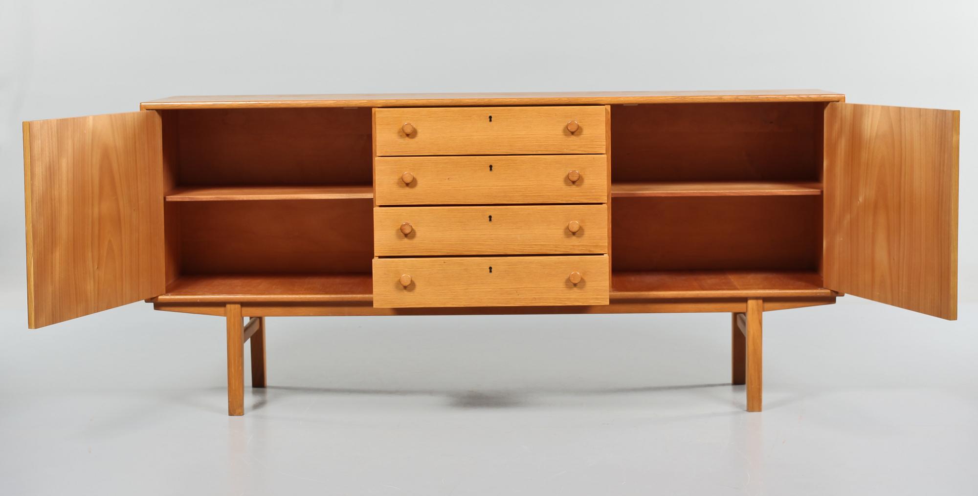 SIDEBOARD, 1900-talets tredje kvartal.