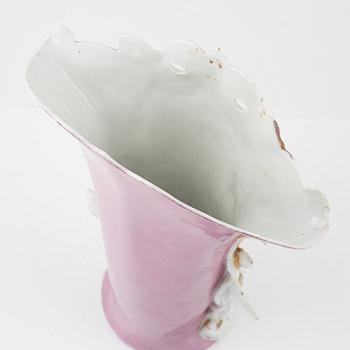 A porcelain vase, possibly Germany, around 1900.