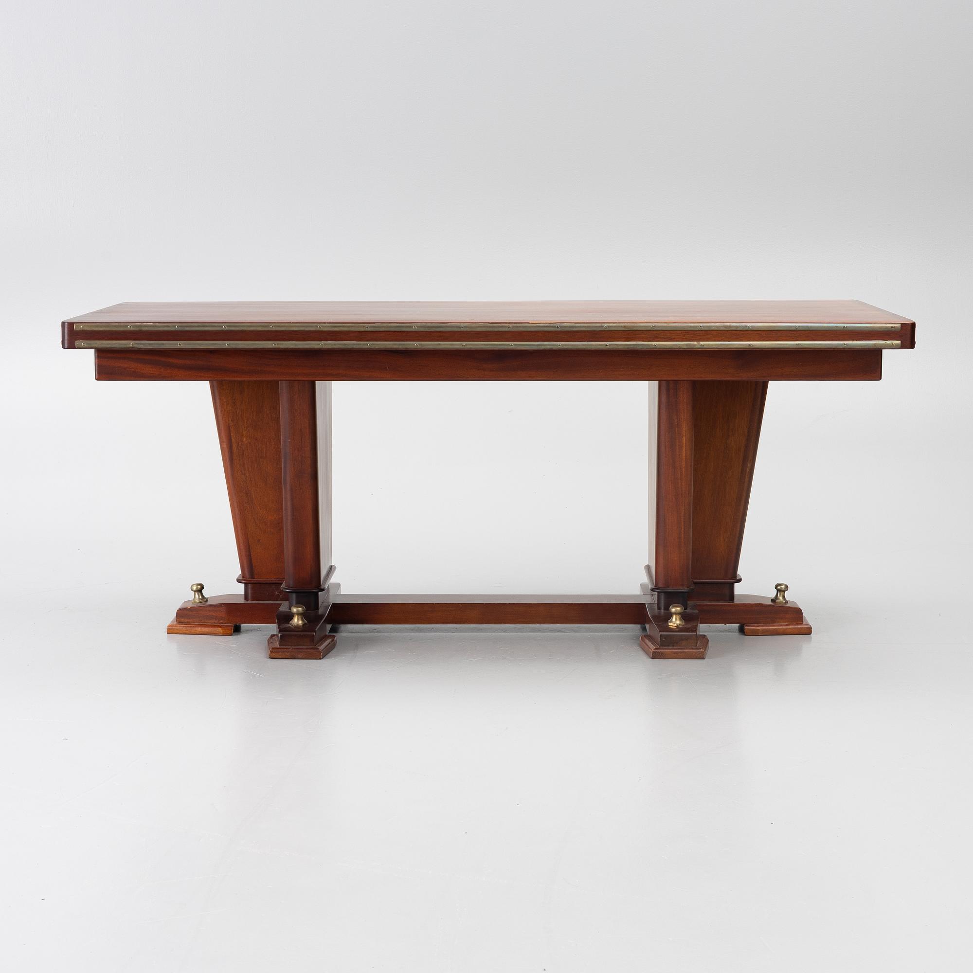 Dining table, 20th century.