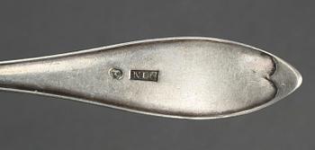 PARTI BESTICK, 38 delar, silver, första hälft 1900-talets. Längd av strösked 18 cm. Total vikt ca 1006 g.