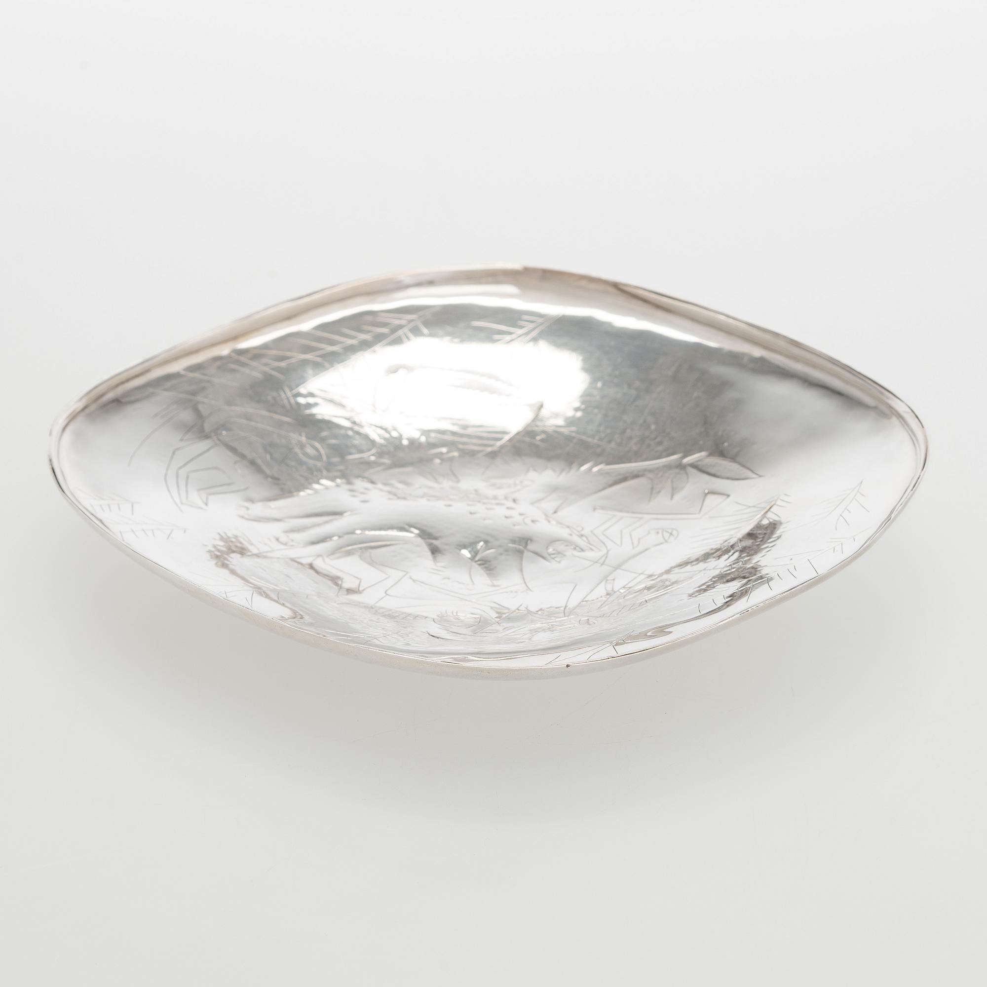 Tapio Wirkkala, Fat, silver, "Björnjakt", Tillander, Helsingfors 1951.