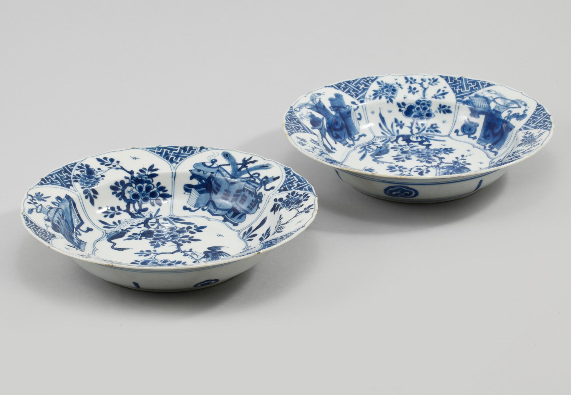 TALLRIKAR, ett par snarlika, porslin, Kina, Kangxi, (1662-1722).