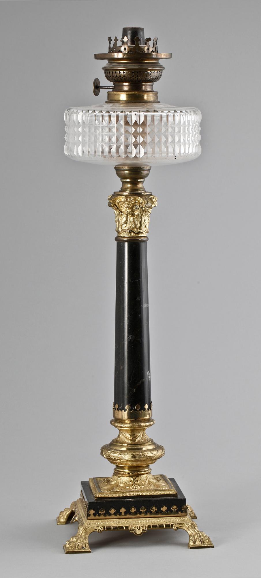 FOTOGENLAMPA, empirstil, 1900-talets första hälft.