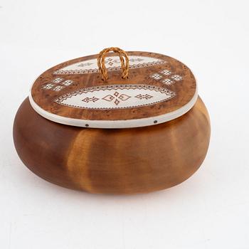 Anders Sunna, a birch wood box10 cm. with lid decorated with engraved panels of reindeer horn.