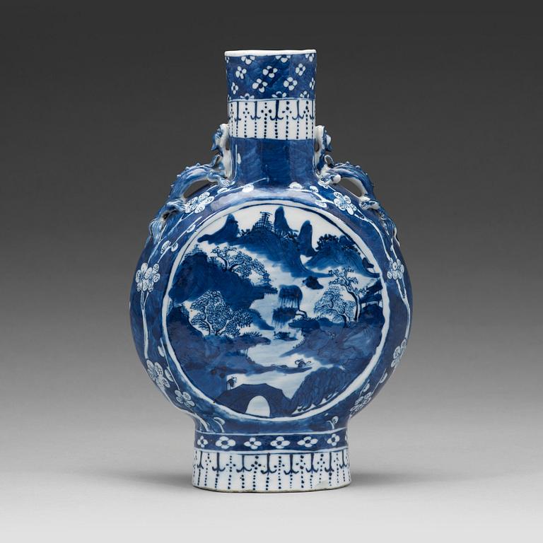 A blue and white moon flask, Qingdynasty, 19th Century.