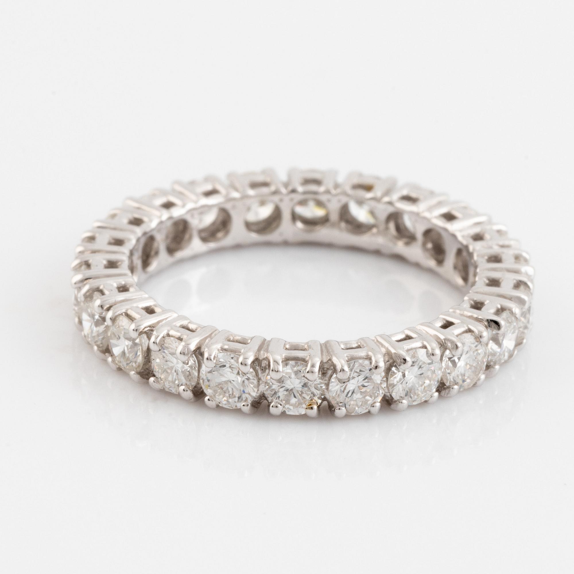 Ring, med briljantslipade diamanter, medföljande HRD report.