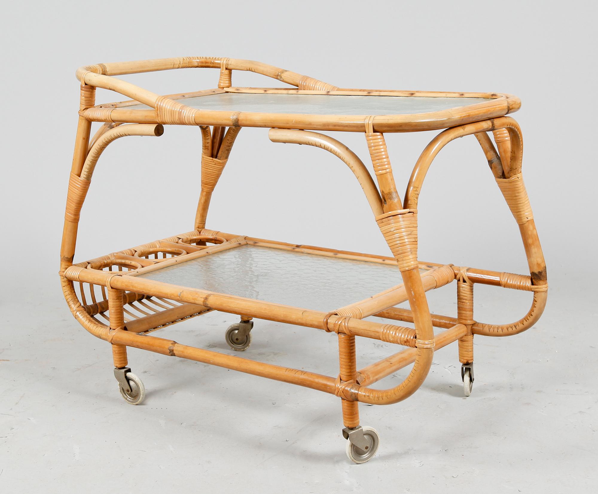 SERVERINGSVAGN, 1900-talets mitt.