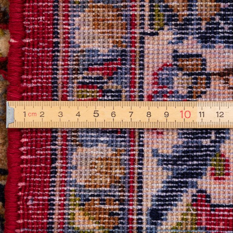 Carpet, Isfahan, approx. 410 x 295 cm.