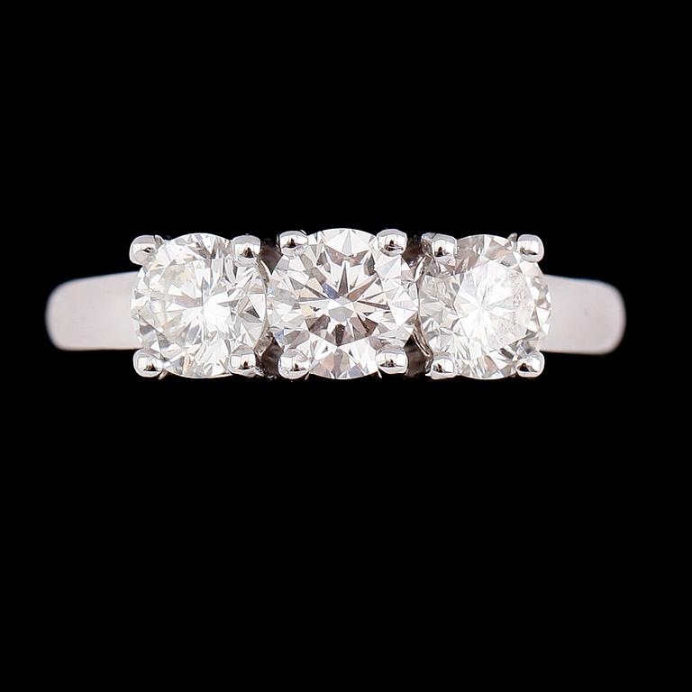 RING, 18 k vitguld, briljantslipade diamanter tot 1.84 ct.