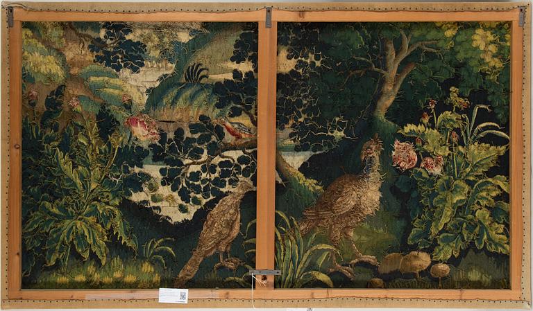 A FRAGMENT O A TAPESTRY. Tapestry weave. Verdure. Around 97 x 166 cm . Flanders,  the fist half of the 18th century.