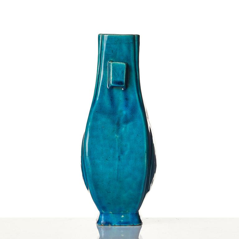 A turquoise glazed vase, Qing dynasty, Kangxi (1662-1722).