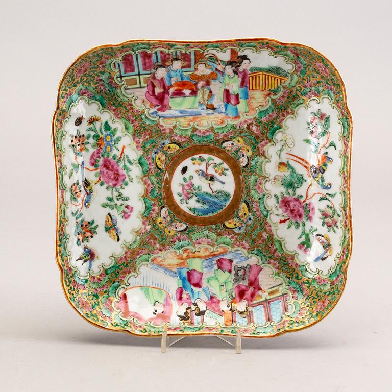 A Chinese kanton porcelain plate.