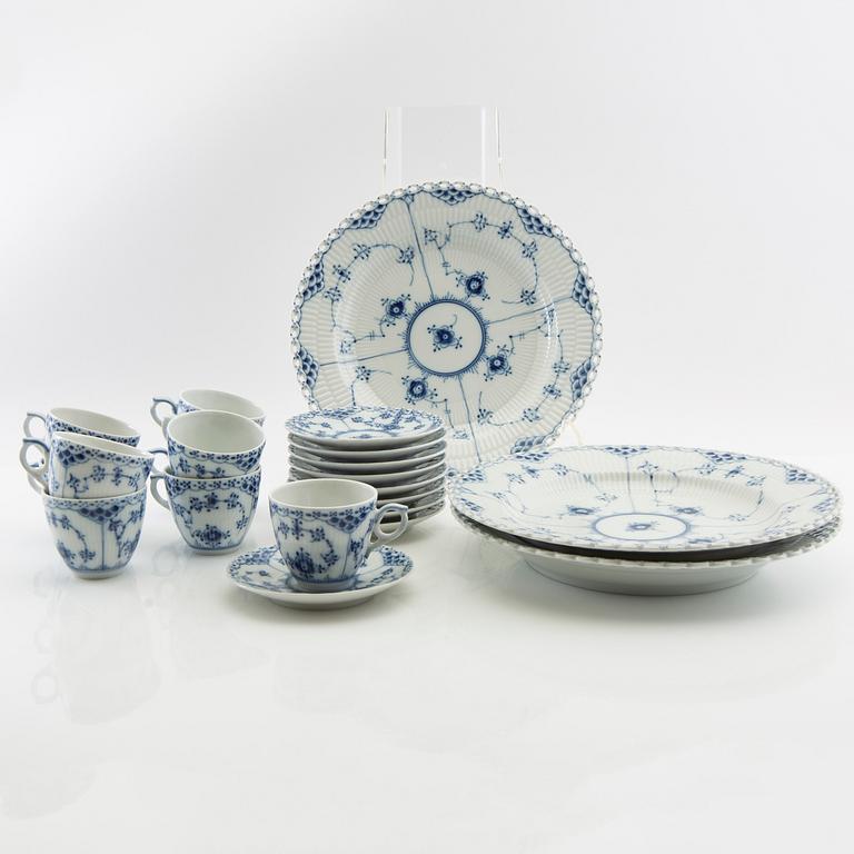 Service "Musselmalet" 13 dl Royal Copenhagen Denmark porcelain.