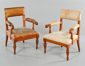KARMSTOLAR, ett par, 1900-talets första del.